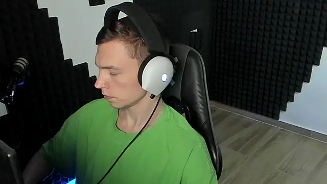 More_than_friend live XXX chat