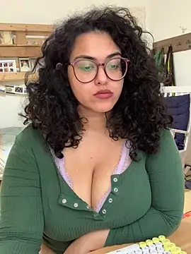 Chat +18 de Curvydesifromgermany ao vivo