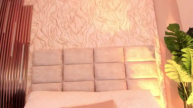 GinaSalanne's Live XXX Chat