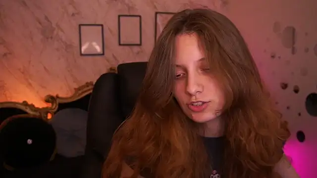 Chatroom XXX en direct de CuteeFoxy