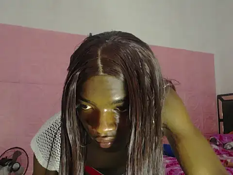 kenia_nihiara Adlı Modelin Canlı XXX Sohbeti