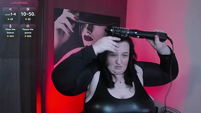Chat +18 de QueenOfHaze ao vivo