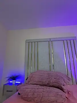 XXX chat uživo modela Keirahartz