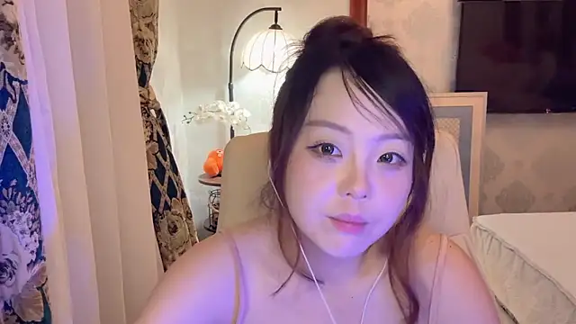 LongLongQueen live XXX chat