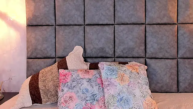 Chat +18 de Roseaurora ao vivo
