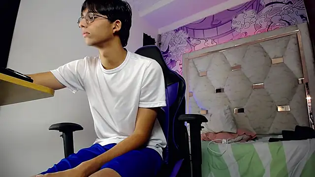 zxvn_n's Live XXX Chat