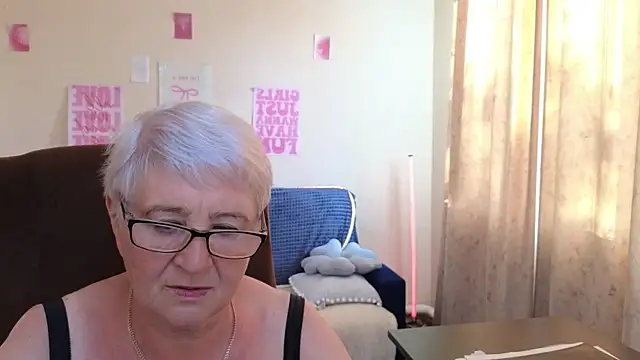 Sandra_Snowflake Chat XXX live