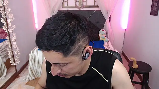 Chat +18 de Alexx_levi ao vivo