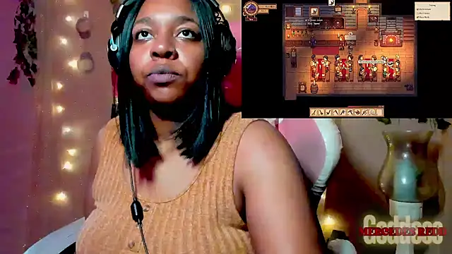 MercedesRedd's Live XXX Chat