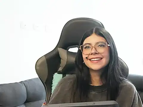 Mia_Storm18 Adlı Modelin Canlı XXX Sohbeti