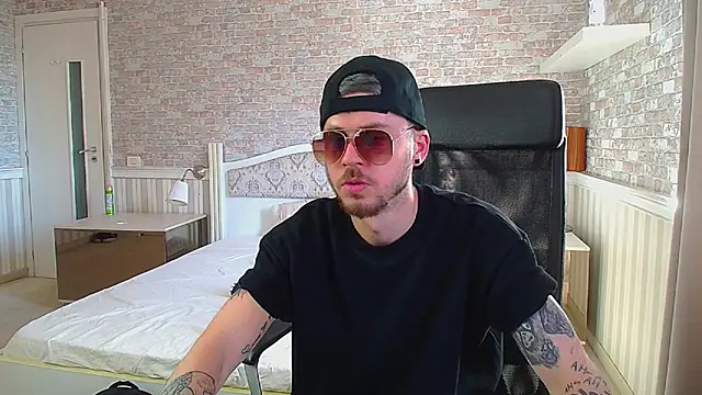 JonahShaw Live XXX-chat
