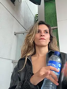 cuteluci_ live XXX chat