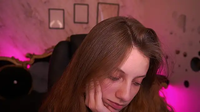 CuteeFoxy Adlı Modelin Canlı XXX Sohbeti