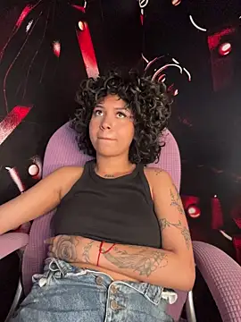 Laila_LS Chat XXX in diretta