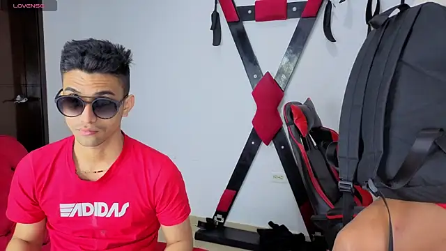 Alejandro_and_Deiby's Live XXX Chat