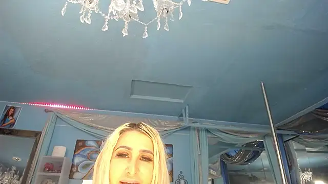 צ'אט XXX בשידור חי של ADRIANNA_FOX