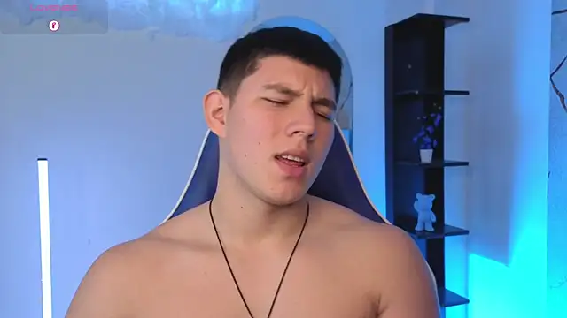 JamesCr_ élő XXX-chatje
