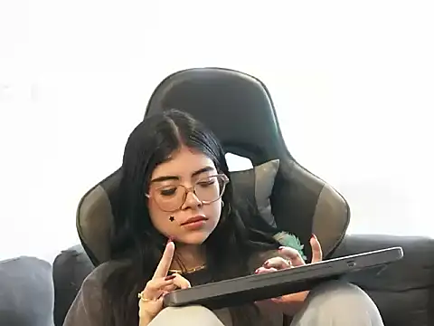 دردشة Mia_Storm18 الجنسية المباشرة