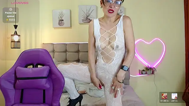 _naomi_s Adlı Modelin Canlı XXX Sohbeti