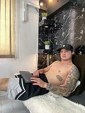 Alexander_ferre Adlı Modelin Canlı XXX Sohbeti