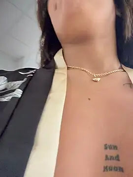 XXX chat uživo modela MystiqueXXX