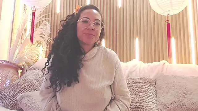 XXX chat uživo modela Velvet_Curly