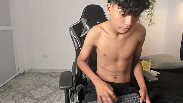 XXX chat uživo modela jacob_cum23