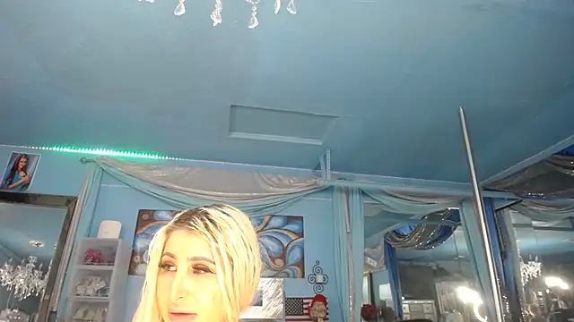 XXX chat uživo modela ADRIANNA_FOX