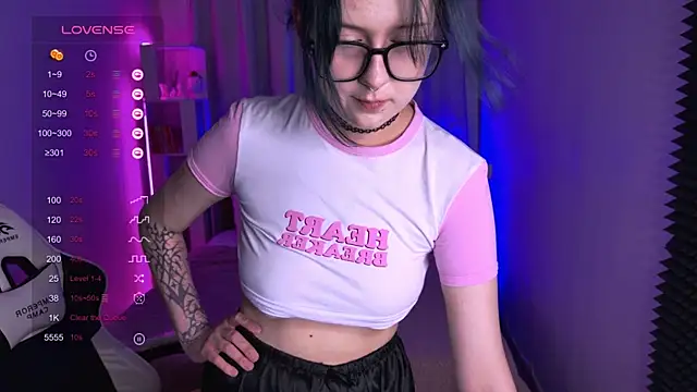 XXX chat uživo modela karinahili