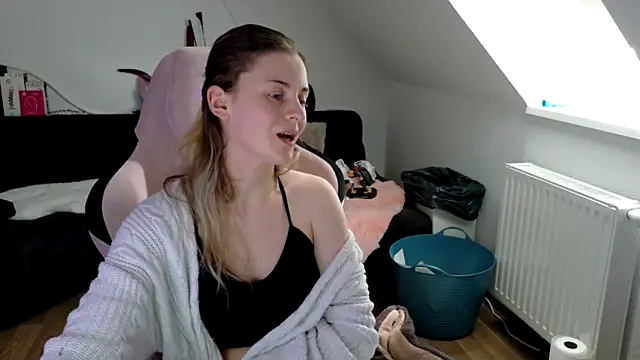 XXX chat uživo modela Melly4You