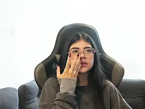 XXX chat uživo modela Mia_Storm18
