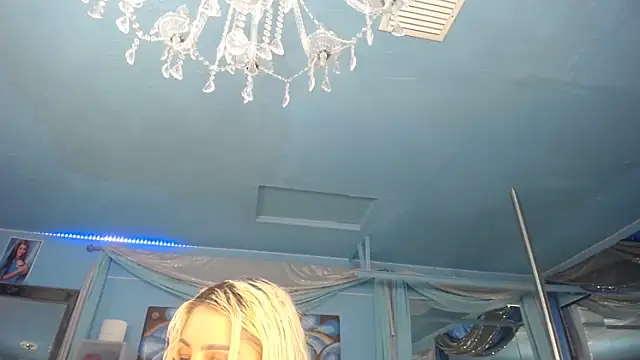 XXX chat uživo modela ADRIANNA_FOX