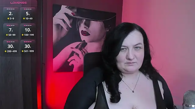 XXX chat uživo modela QueenOfHaze