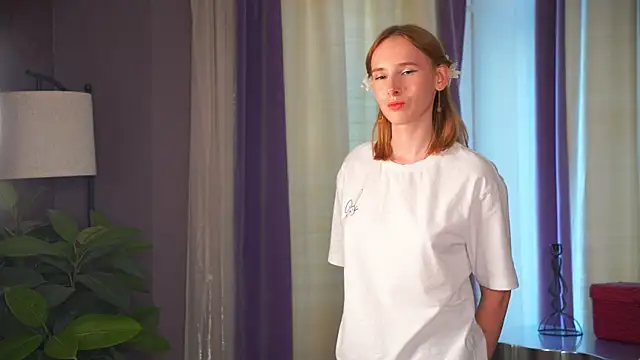 XXX chat uživo modela HelaineLube