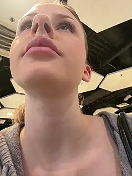 XXX chat uživo modela FallenSky