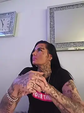 XXX chat uživo modela MiaaaMiaaa