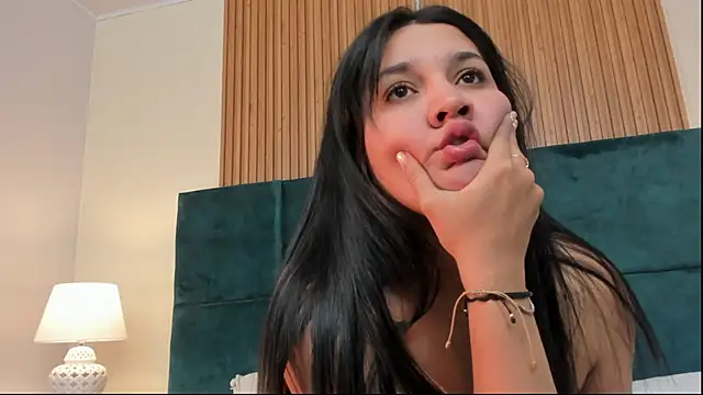 Kareena_chopra's Live XXX Chat