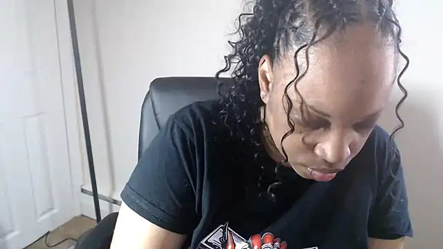 Sexymona1218 Adlı Modelin Canlı XXX Sohbeti