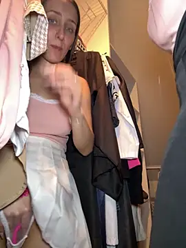 צ'אט XXX בשידור חי של FlexibleDoll_