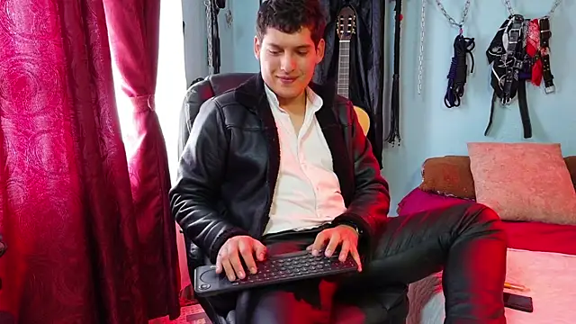 dom2travelersss Live XXX-Chat