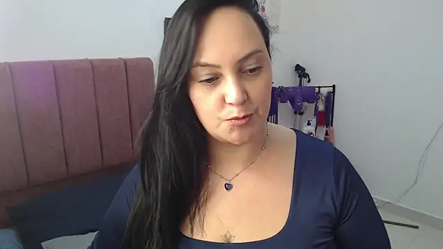 XXX chat uživo modela Veroniicabbw_