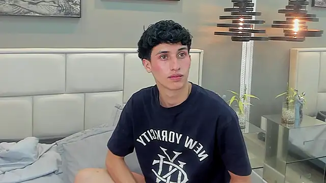 thom_ames Chat XXX in diretta