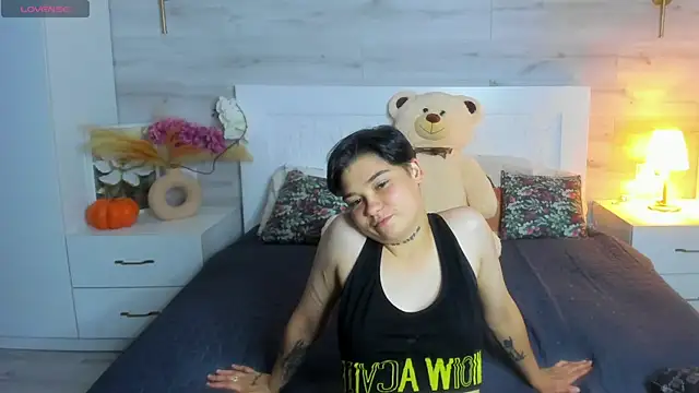 Chat +18 de ToxicRosse ao vivo