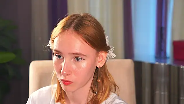 XXX chat uživo modela HelaineLube