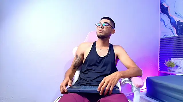 Chat +18 de Stron_dominant ao vivo