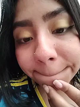 Amber_Herrera Adlı Modelin Canlı XXX Sohbeti