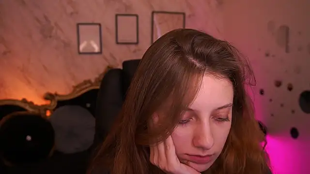 دردشة CuteeFoxy الجنسية المباشرة