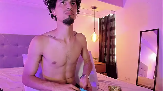 MichaelEvanss_ Adlı Modelin Canlı XXX Sohbeti