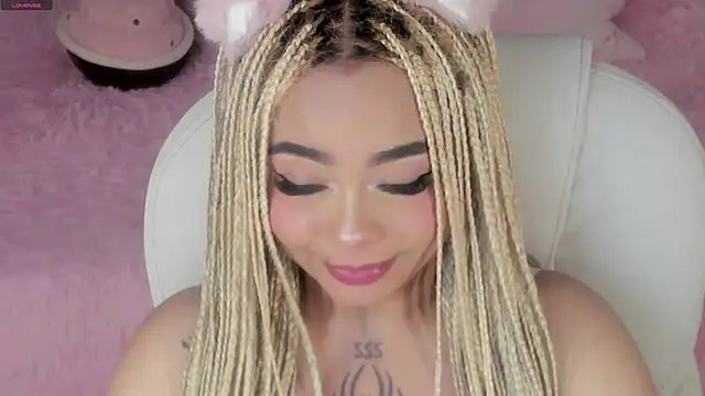 Chat +18 de conny__curly ao vivo