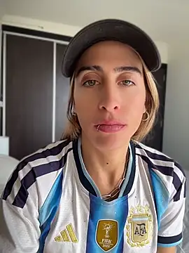 دردشة NicoleWilder الجنسية المباشرة